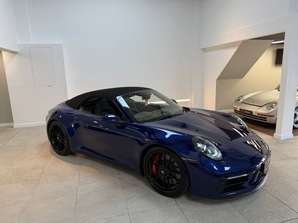 Porsche 992 Carrera 4 GTS