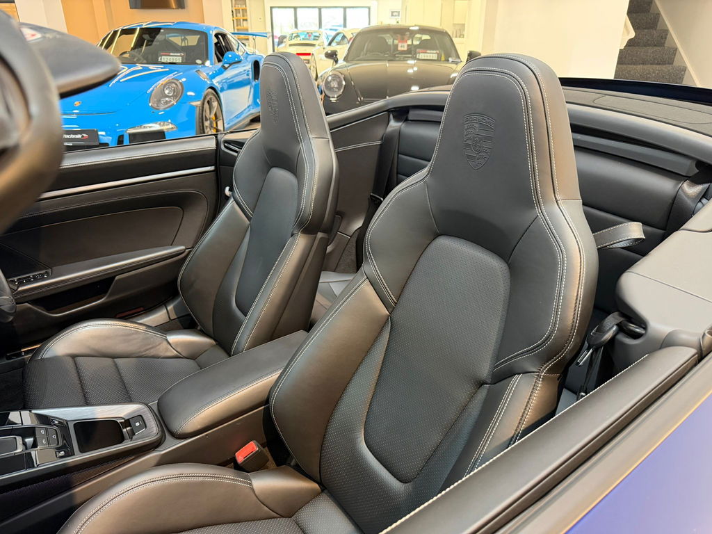 Porsche 992 Carrera 4 GTS