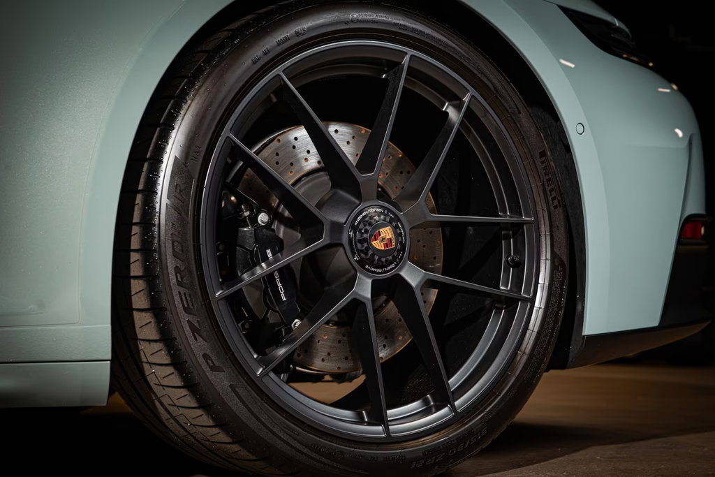 Porsche 992.2 Carrera GTS