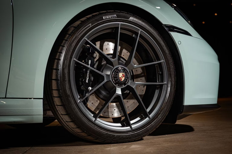 Porsche 992.2 Carrera GTS