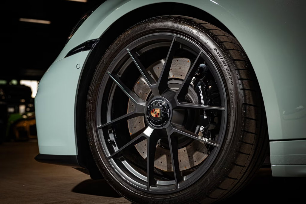 Porsche 992.2 Carrera GTS