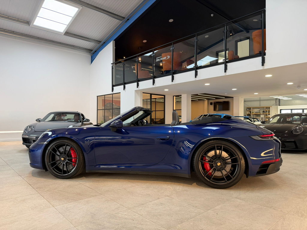 Porsche 992 Carrera 4 GTS