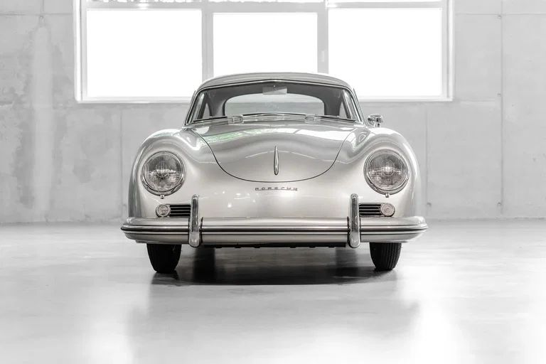Porsche Silver – Between understatement and motorsport