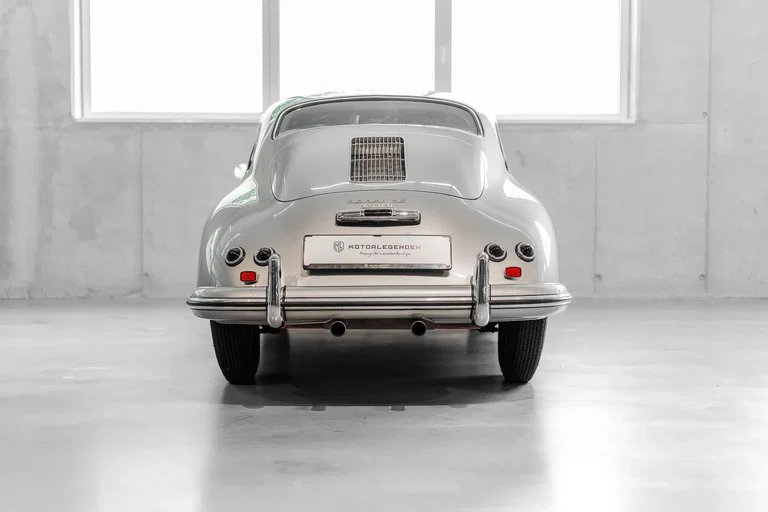 Porsche Silver – Between understatement and motorsport