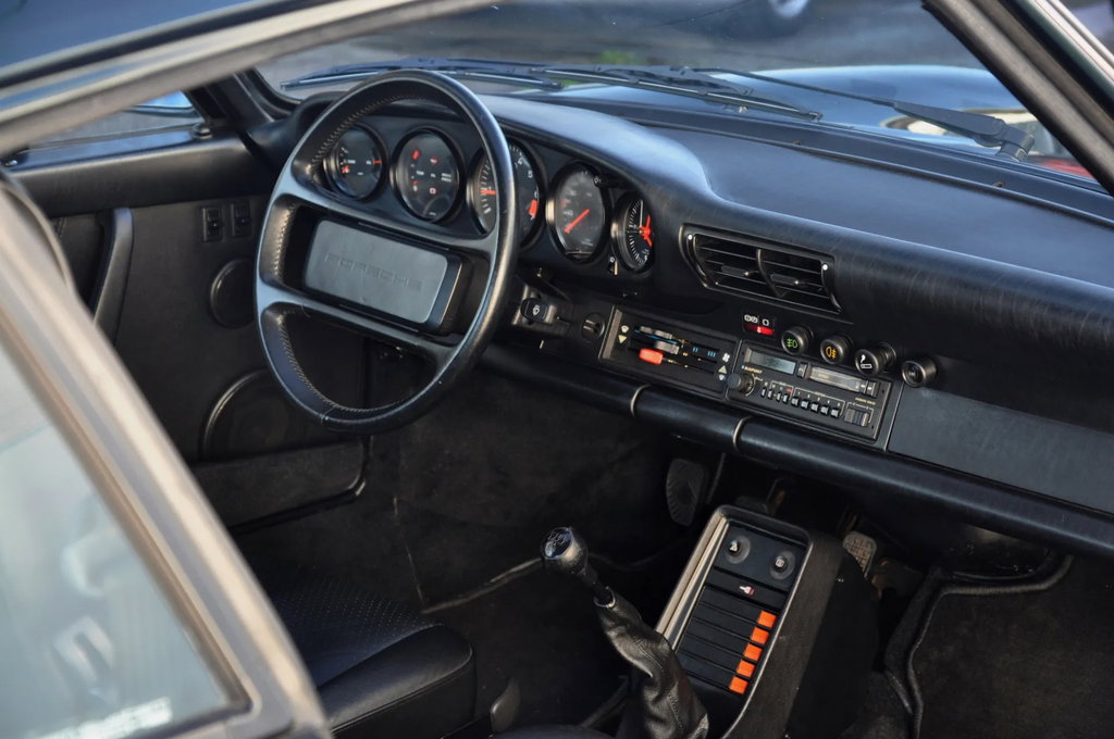 Porsche 911 Carrera 3.2