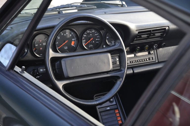 Porsche 911 Carrera 3.2
