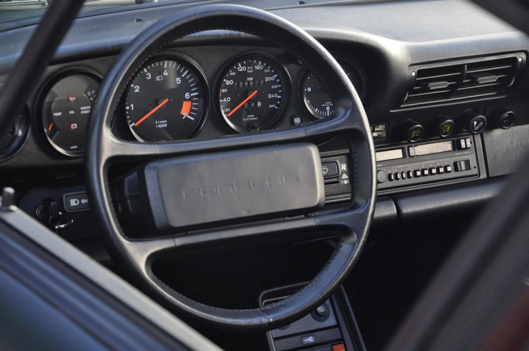 Porsche 911 Carrera 3.2
