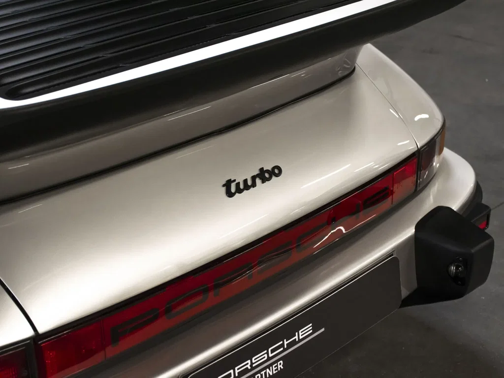 Porsche Silver – Between understatement and motorsport