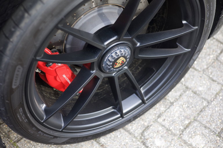 Porsche 992 Carrera 4 GTS