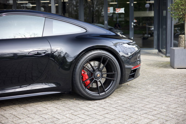 Porsche 992 Carrera 4 GTS