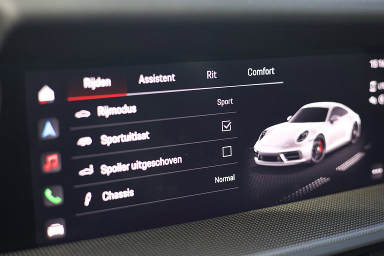 Porsche 992 Carrera 4 GTS