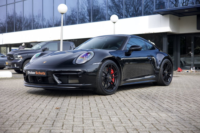 Porsche 992 Carrera 4 GTS