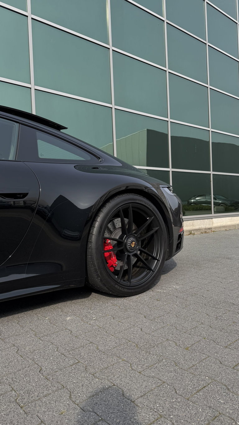 Porsche 992 Carrera 4 GTS