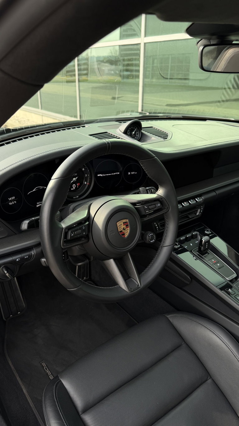 Porsche 992 Carrera 4 GTS