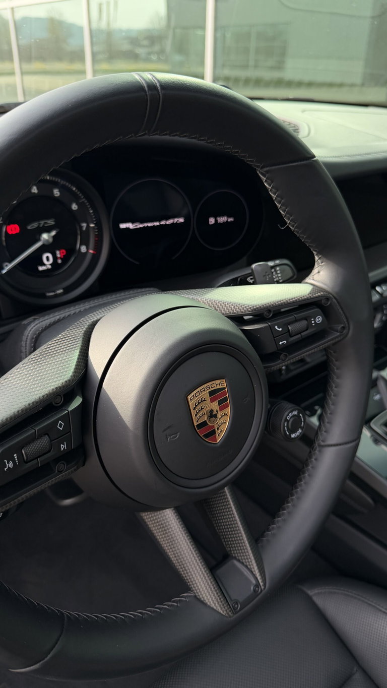 Porsche 992 Carrera 4 GTS