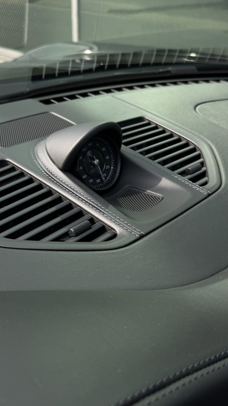 Porsche 992 Carrera 4 GTS