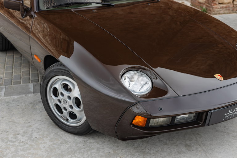 Porsche 928