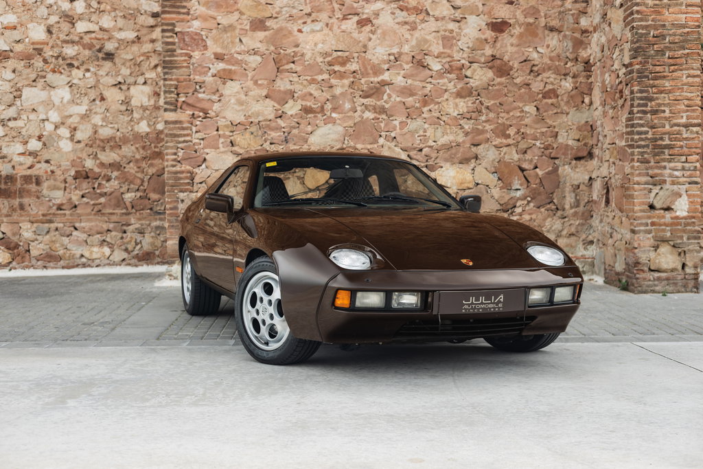 Porsche 928