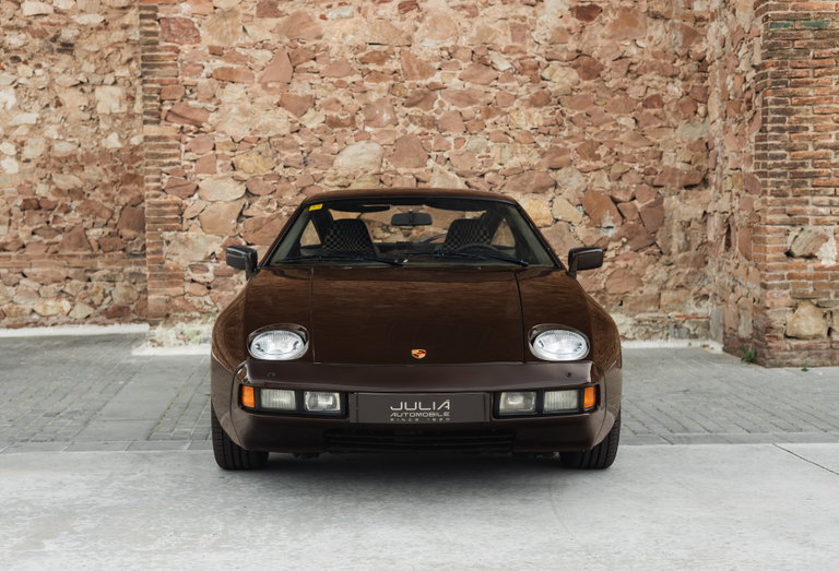 Porsche 928