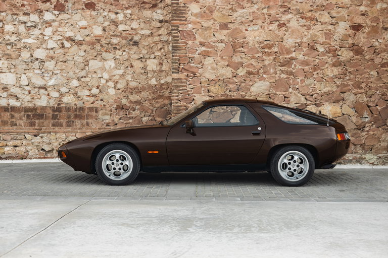 Porsche 928