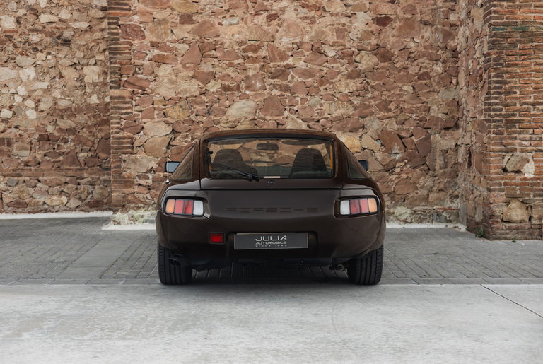 Porsche 928