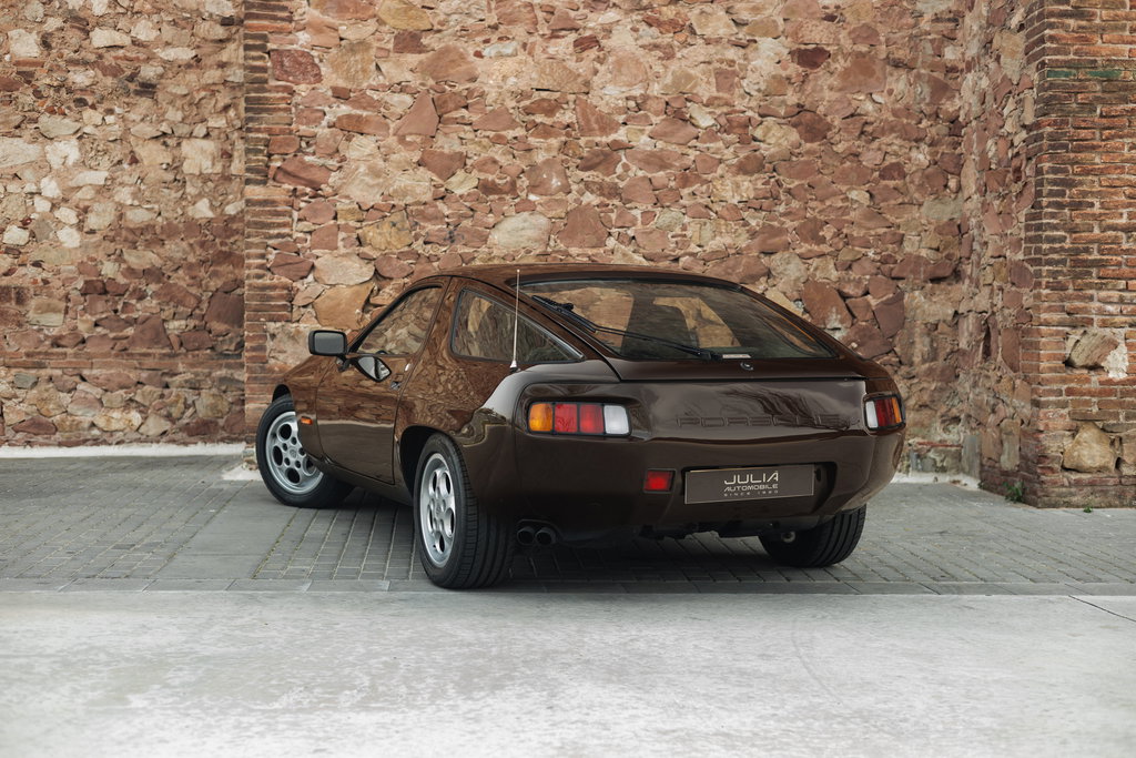 Porsche 928