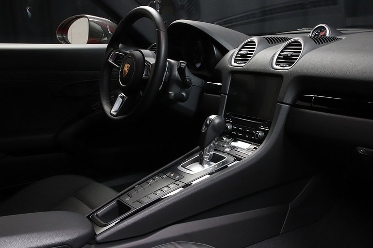 Porsche 718 Cayman T