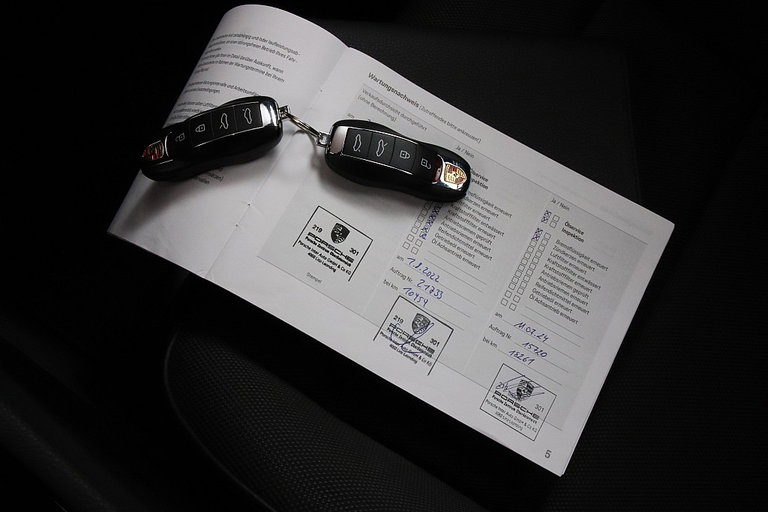 Porsche 718 Cayman T