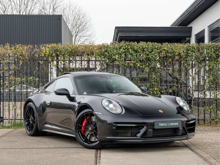 Porsche 992 Carrera 4 GTS