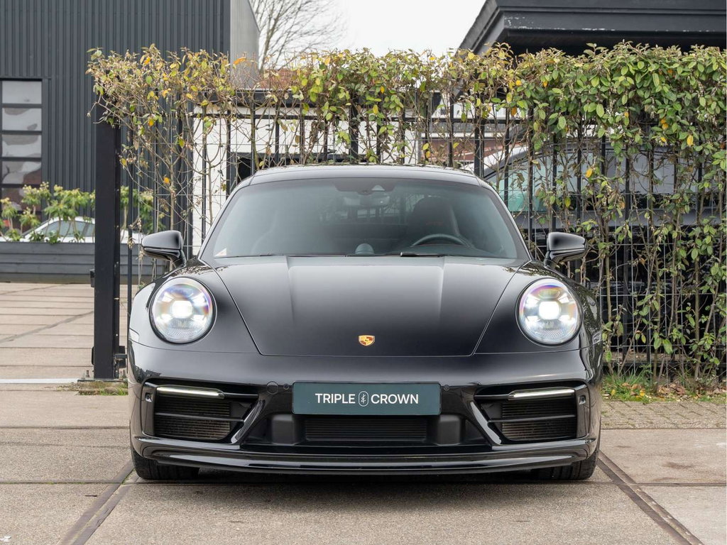 Porsche 992 Carrera 4 GTS