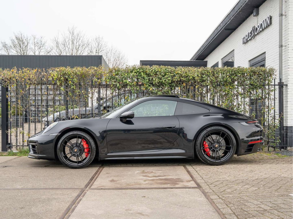 Porsche 992 Carrera 4 GTS
