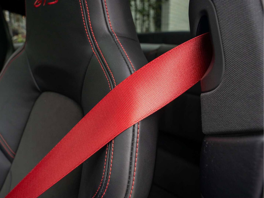 Porsche 992 Carrera 4 GTS