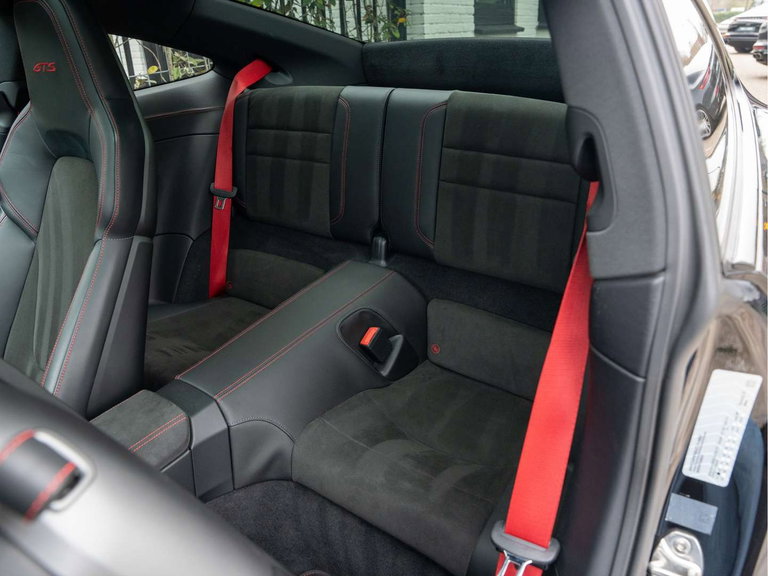 Porsche 992 Carrera 4 GTS