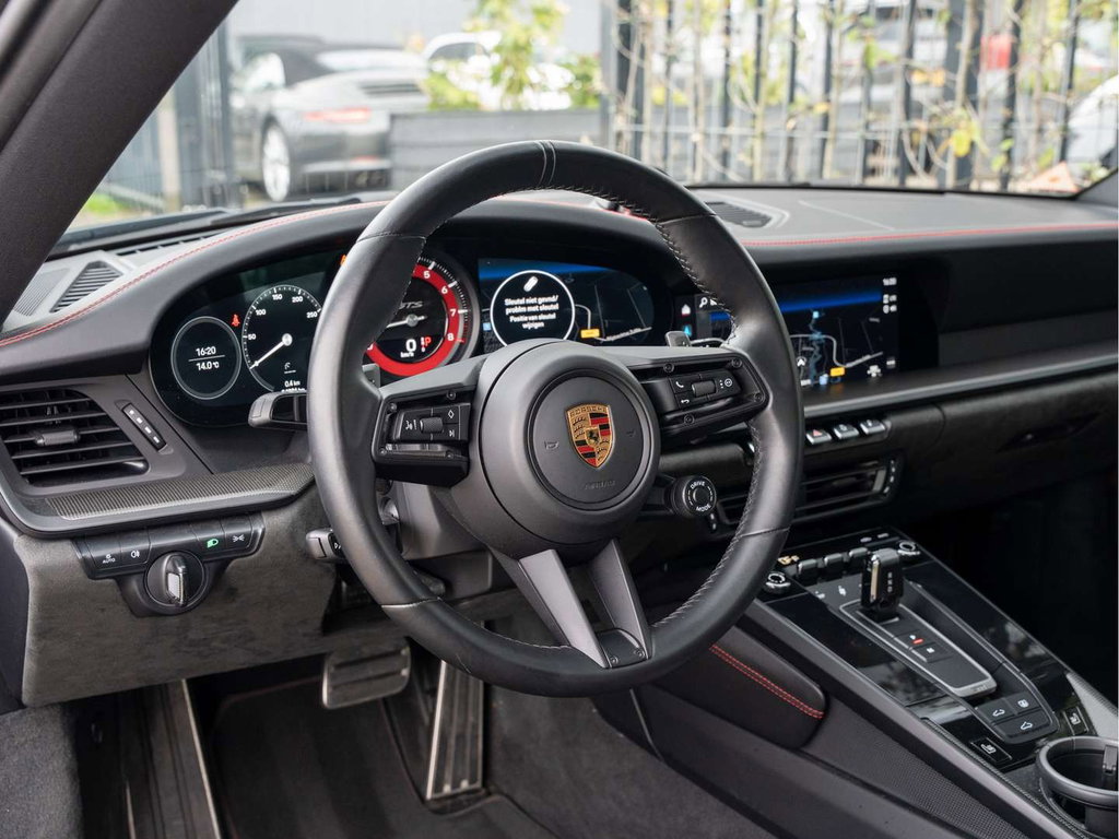 Porsche 992 Carrera 4 GTS