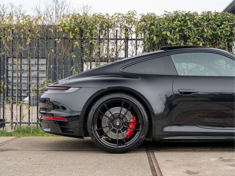Porsche 992 Carrera 4 GTS