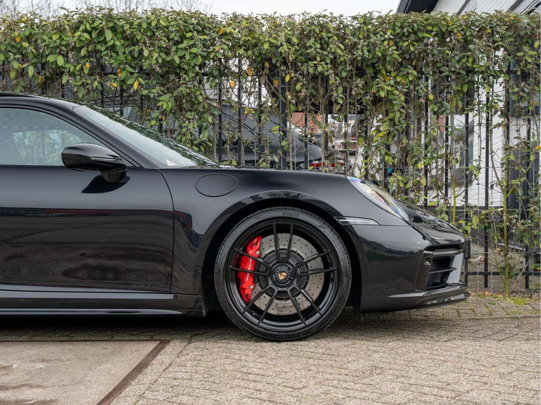 Porsche 992 Carrera 4 GTS
