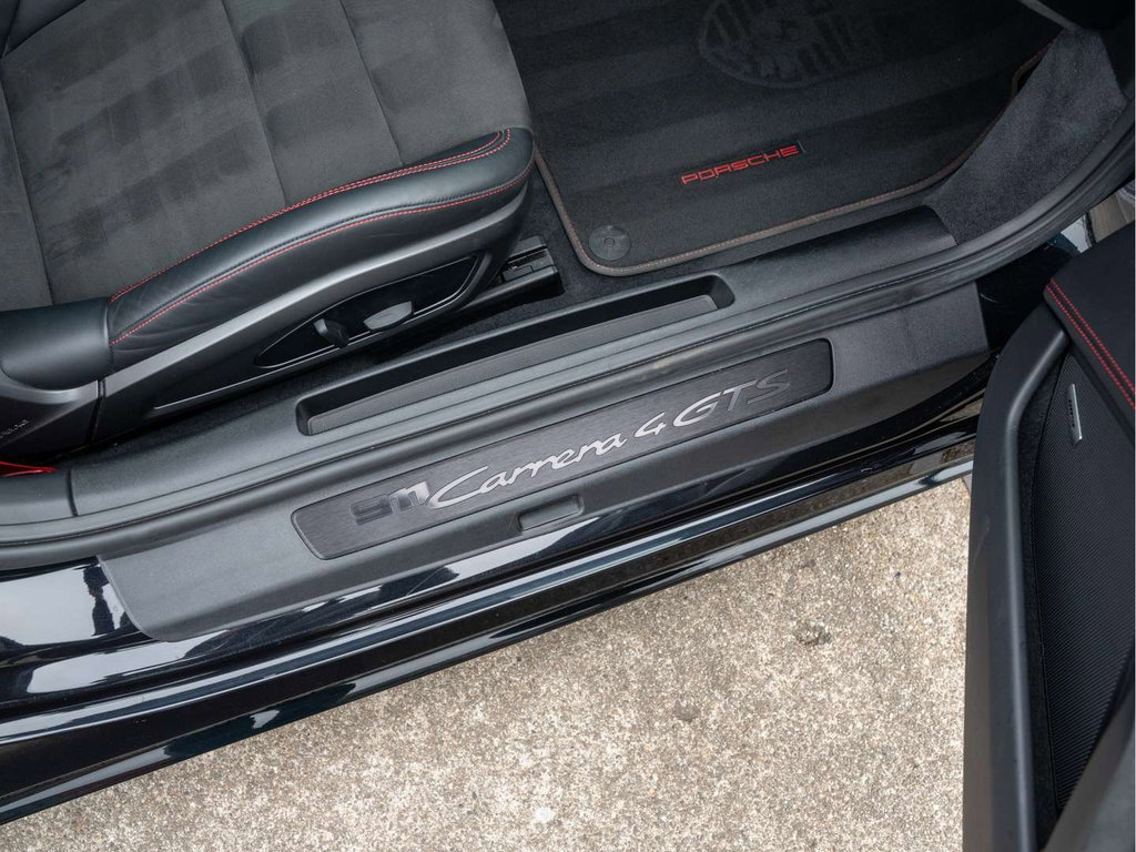 Porsche 992 Carrera 4 GTS