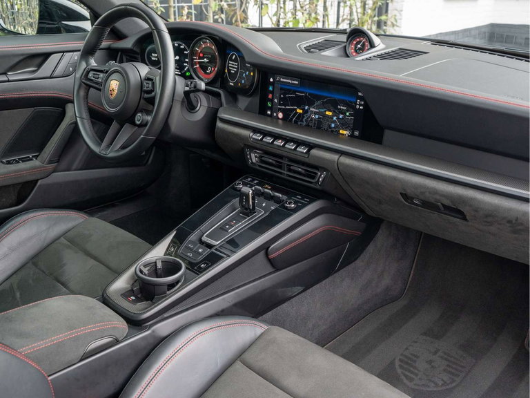 Porsche 992 Carrera 4 GTS