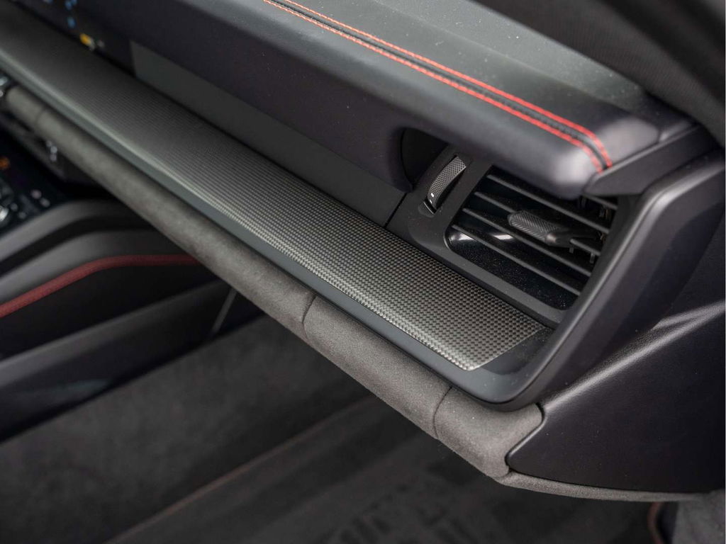 Porsche 992 Carrera 4 GTS