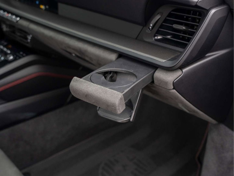 Porsche 992 Carrera 4 GTS