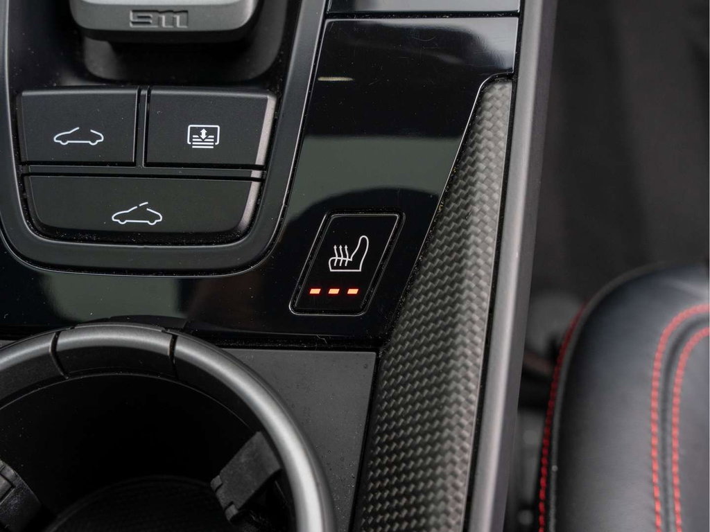 Porsche 992 Carrera 4 GTS