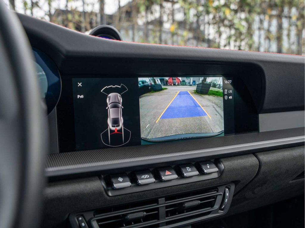 Porsche 992 Carrera 4 GTS