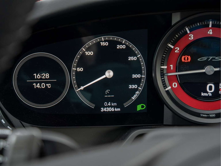 Porsche 992 Carrera 4 GTS