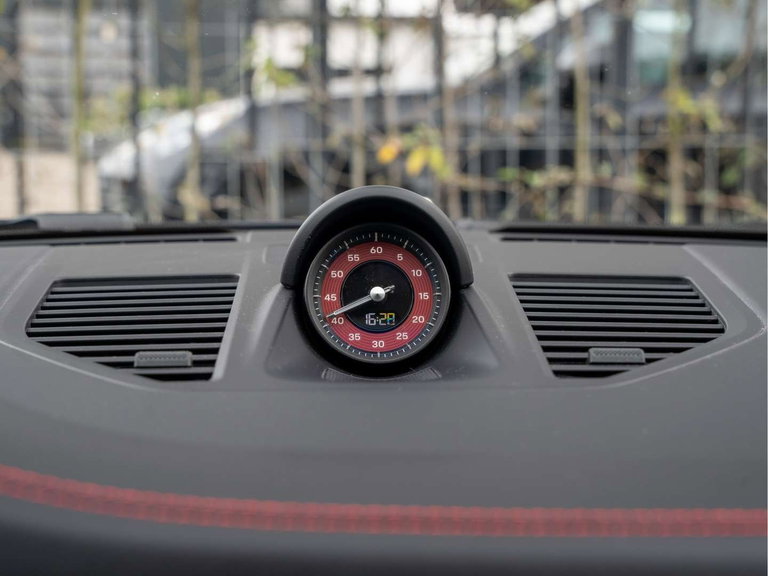 Porsche 992 Carrera 4 GTS