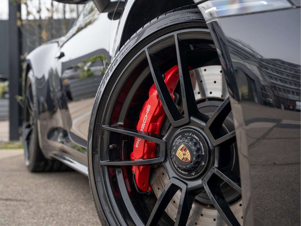 Porsche 992 Carrera 4 GTS