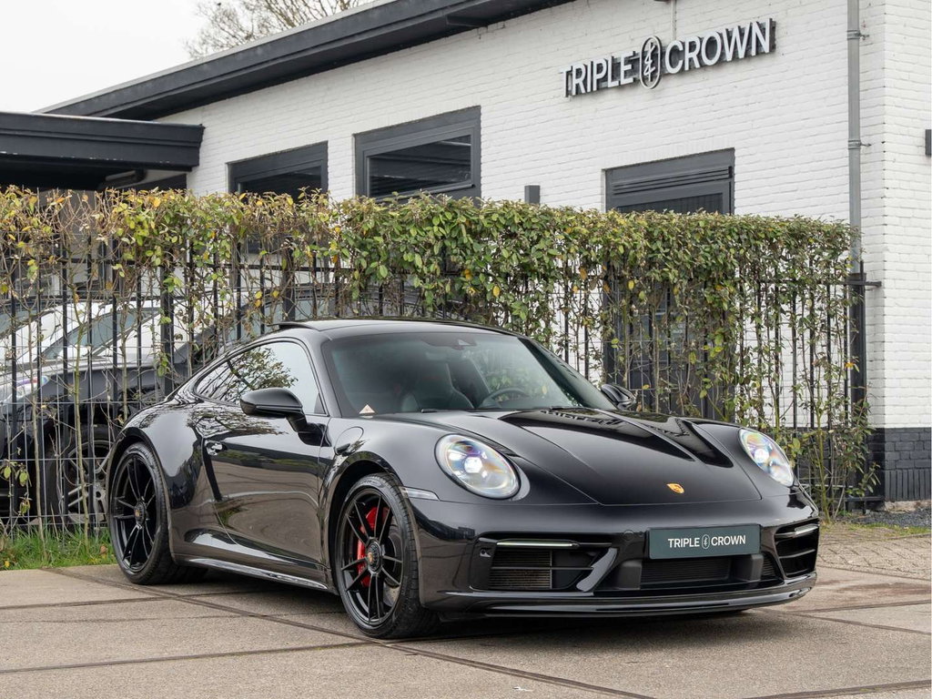 Porsche 992 Carrera 4 GTS