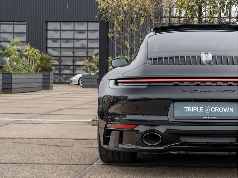 Porsche 992 Carrera 4 GTS