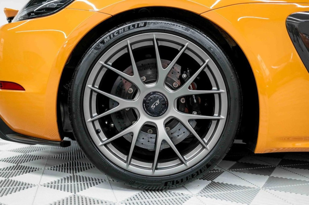 Porsche 718 Cayman GT4 RS