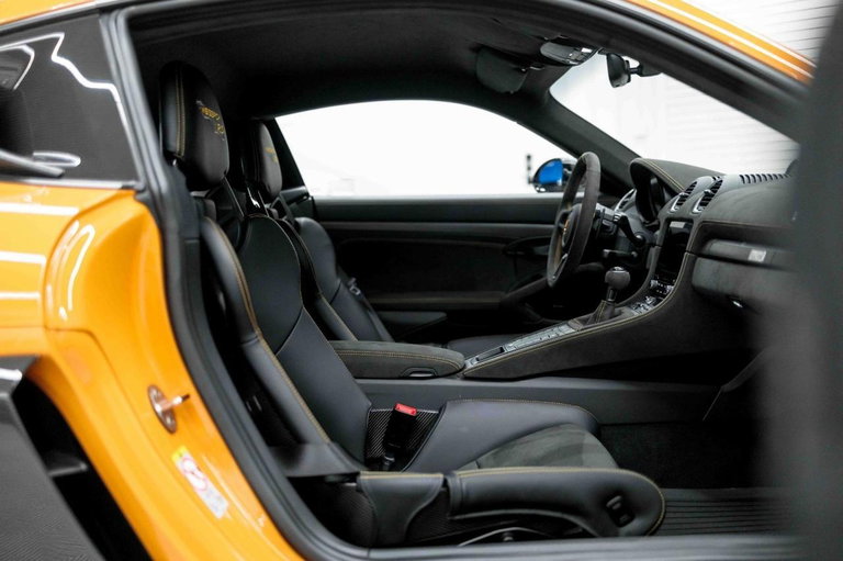 Porsche 718 Cayman GT4 RS