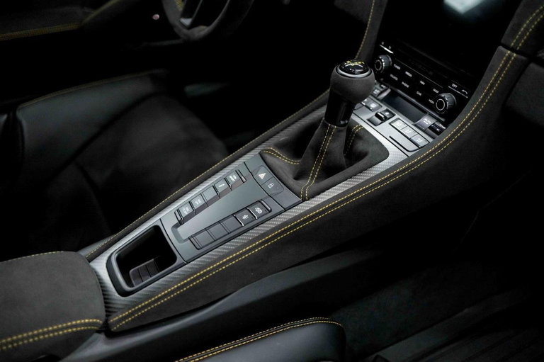 Porsche 718 Cayman GT4 RS